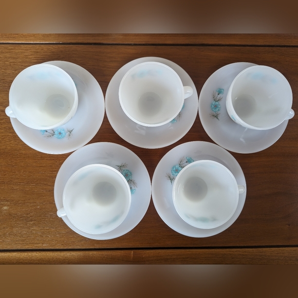 VINTAGE 1950's Fire King Bonnie Blue Carnation Milk Glass Teacup/Saucer Set of 5 - Picture 5 of 16